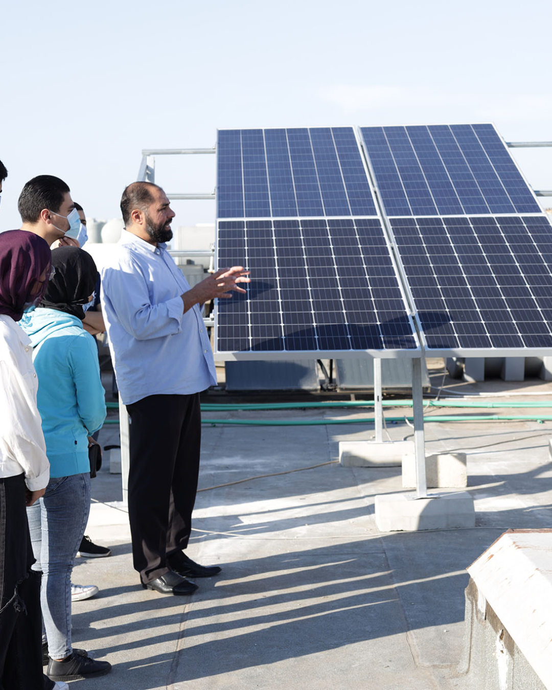 Lebanese turn to solar energy amid collapse of national power grid